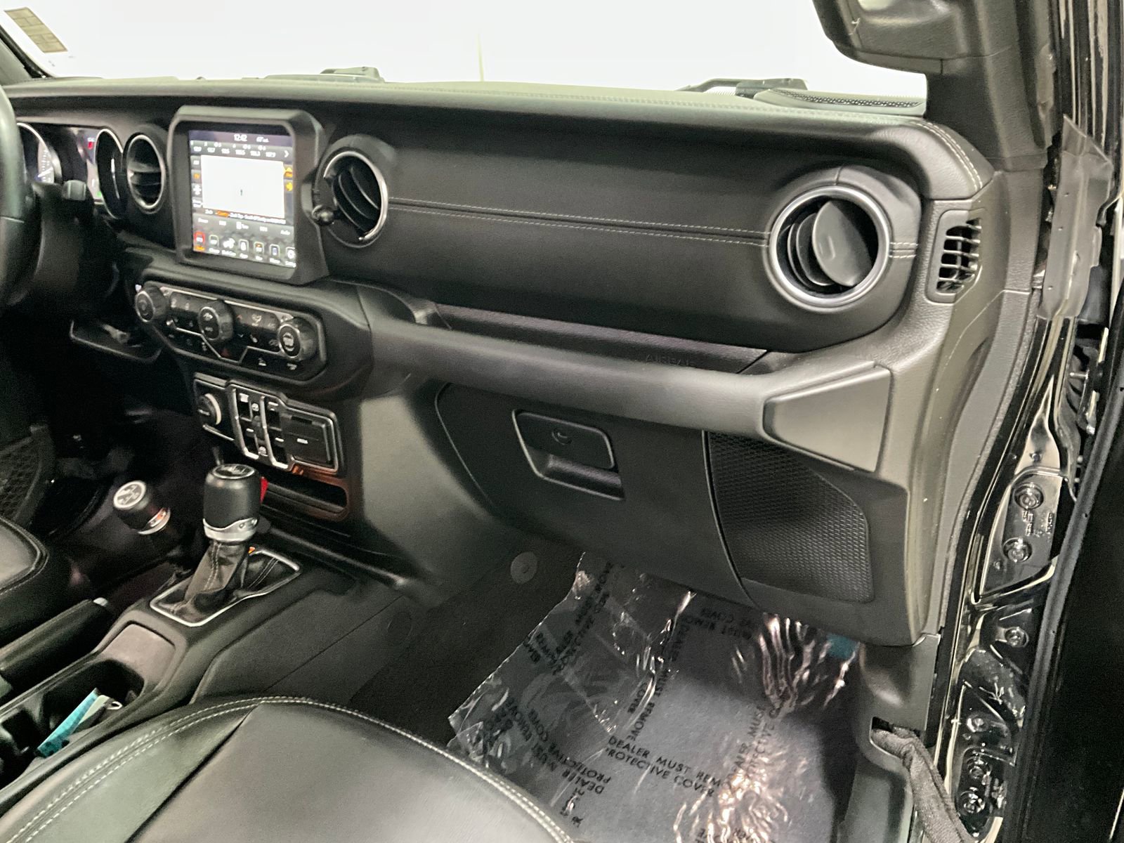 Used 2022 Jeep Wrangler Unlimited Sahara w/ Cold Weather Group AWD/4WD image 16