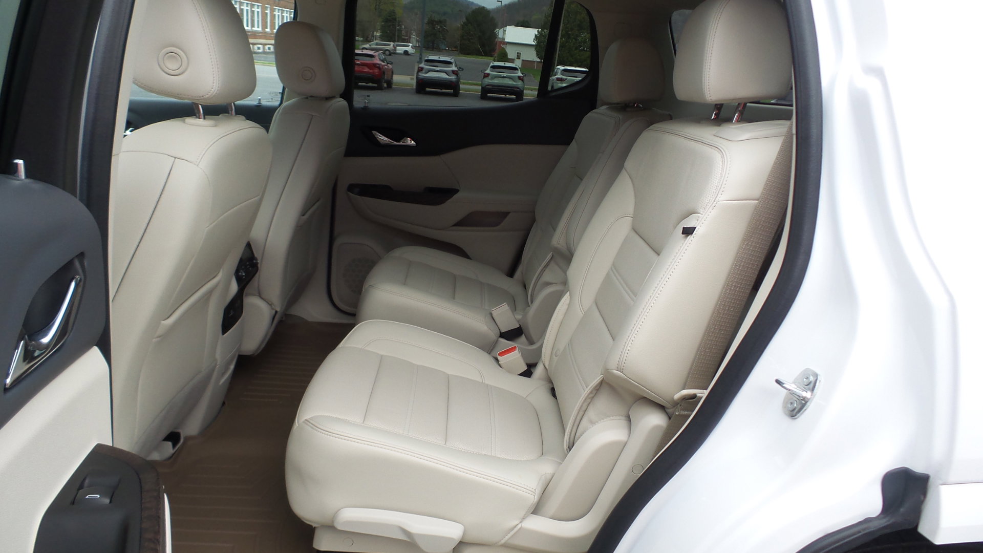 Used 2023 GMC Acadia Denali w/ Denali Ultimate Package FWD image 14