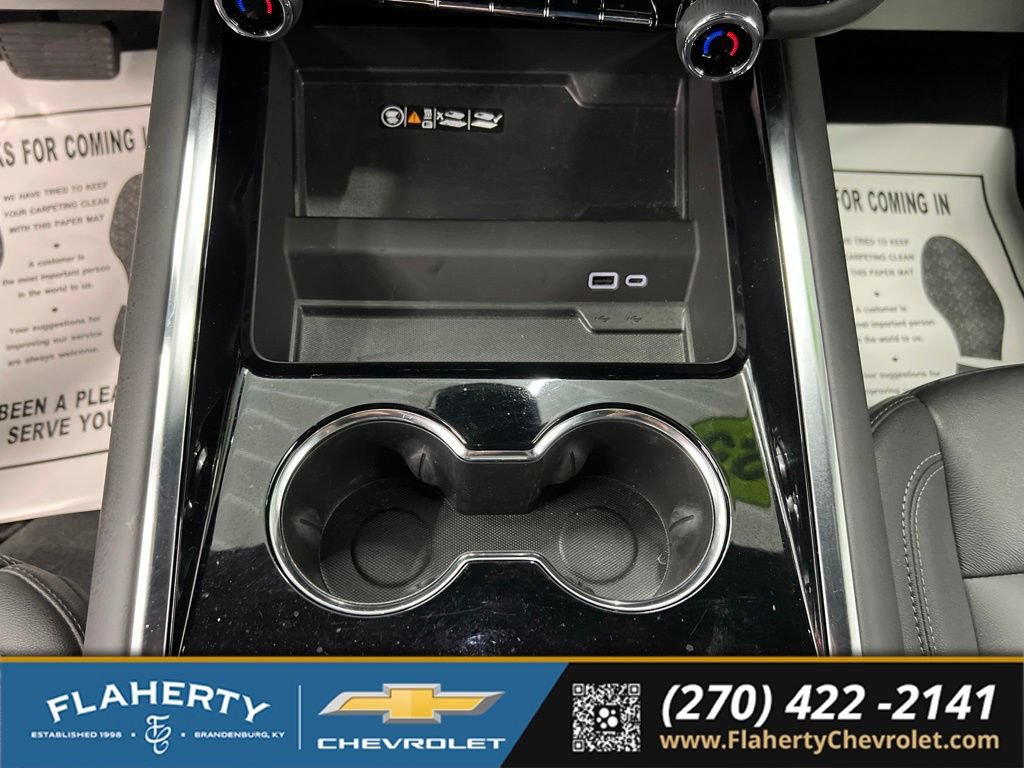 Used 2025 Chevrolet Suburban Z71 w/ Comfort Package AWD/4WD image 32