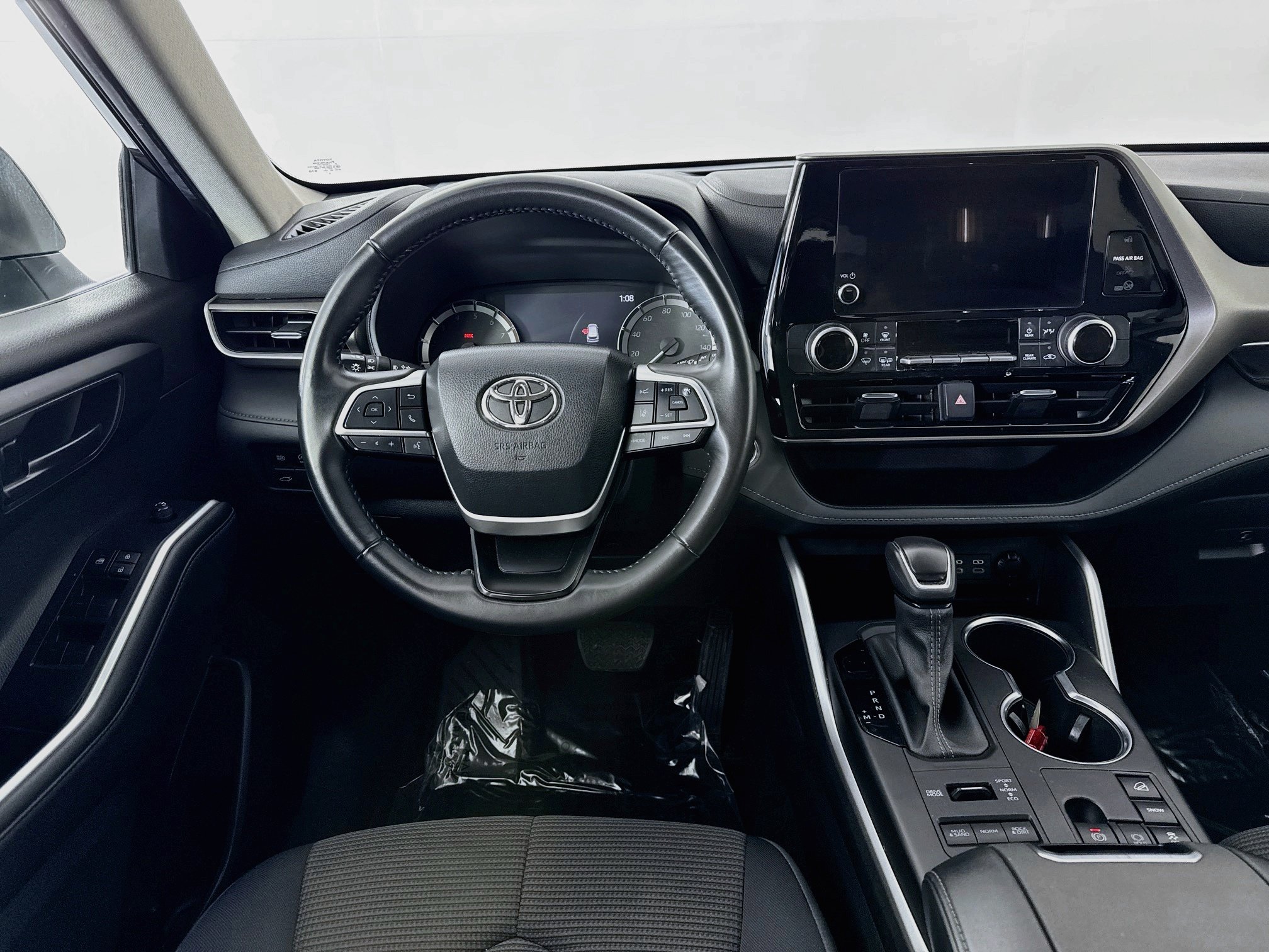 Used 2023 Toyota Highlander LE AWD/4WD image 20