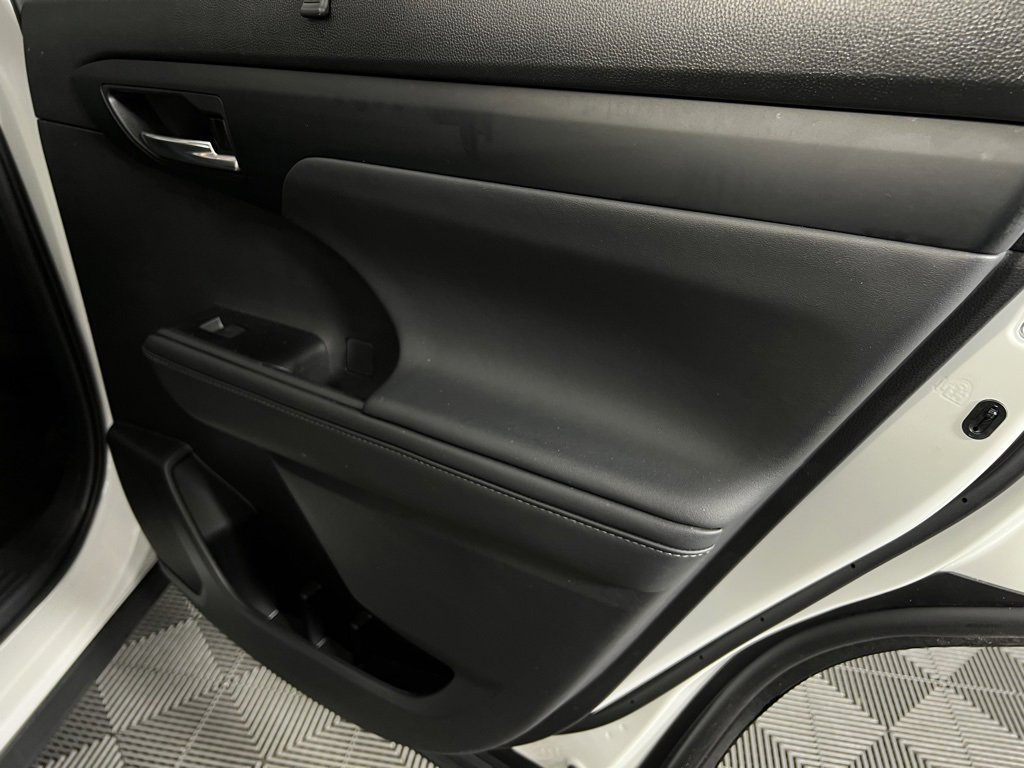 Used 2025 Toyota Highlander XLE image 31