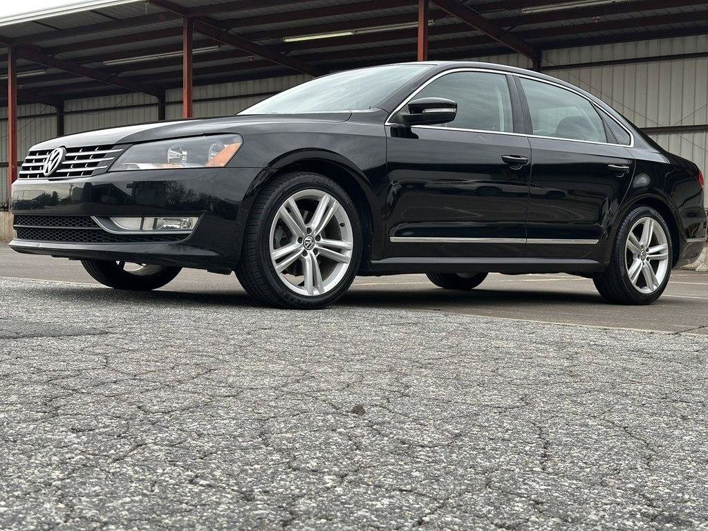 Used 2015 Volkswagen Passat 1.8T SEL Premium FWD image 2