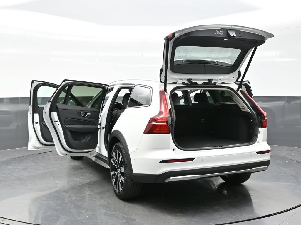 New 2026 Volvo V60 B5 Cross Country Ultra w/ Climate Package AWD/4WD image 43