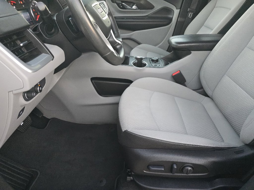 Used 2023 GMC Terrain SLE w/ Driver Convenience Package image 13