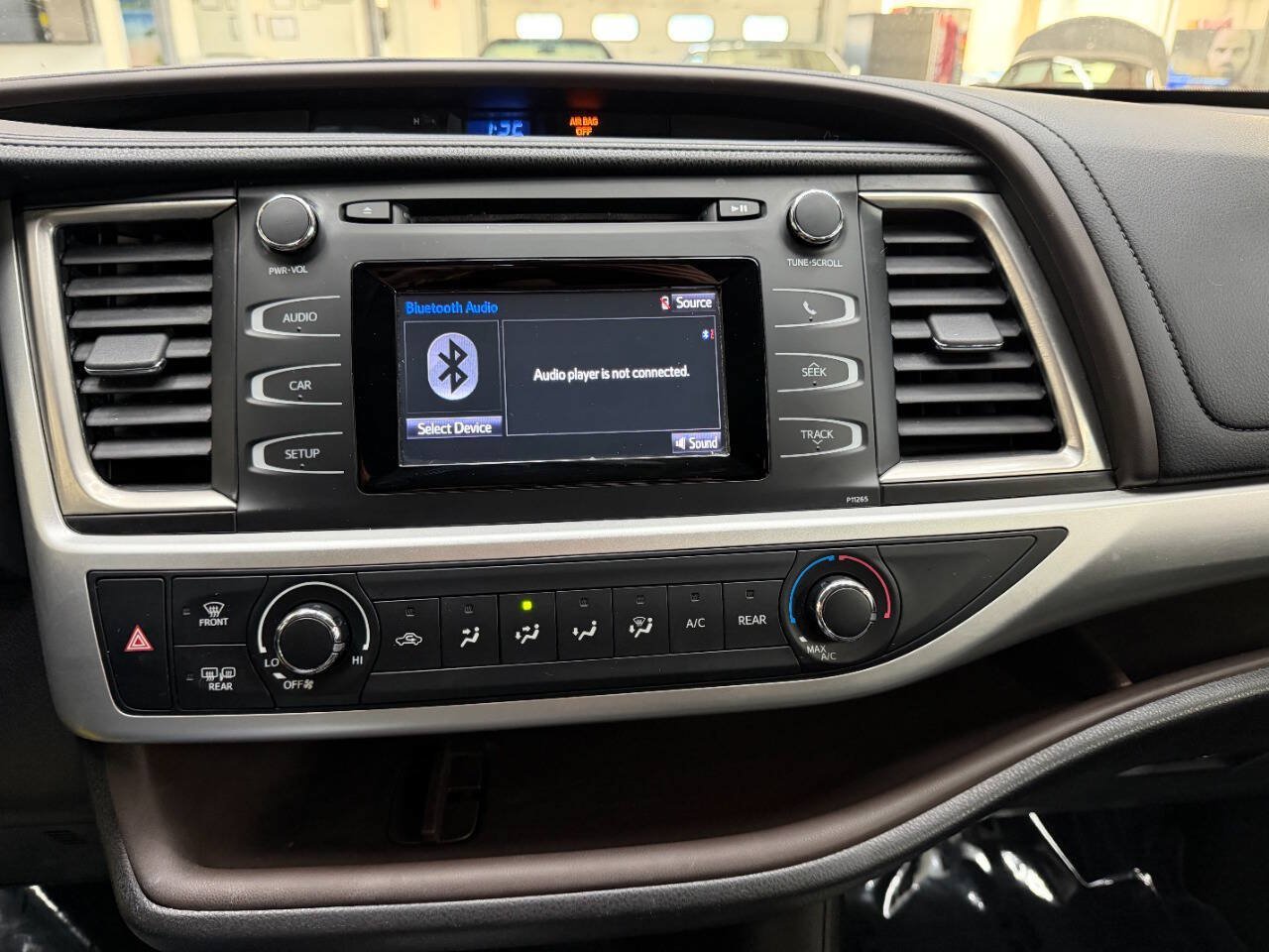 Used 2016 Toyota Highlander LE FWD image 28