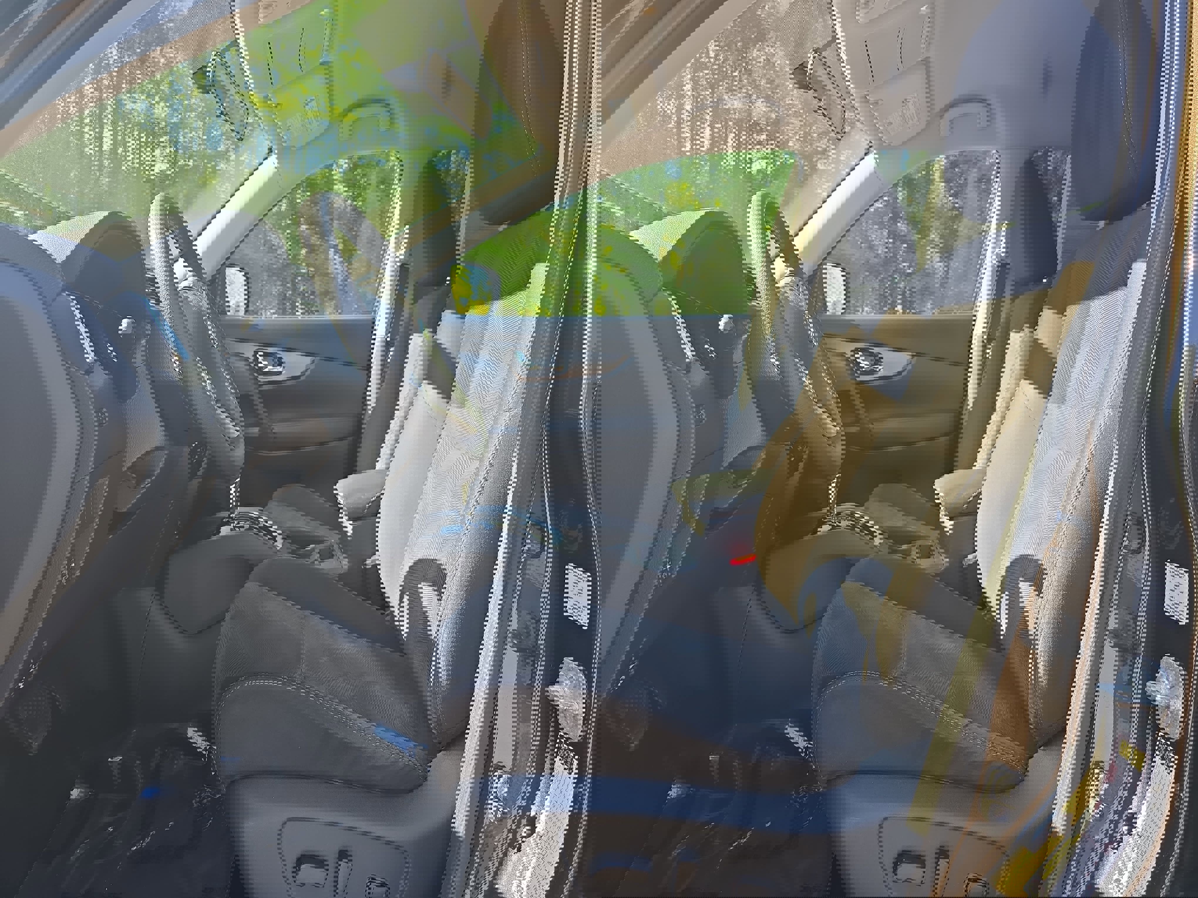 Used 2015 Nissan Rogue SV image 14