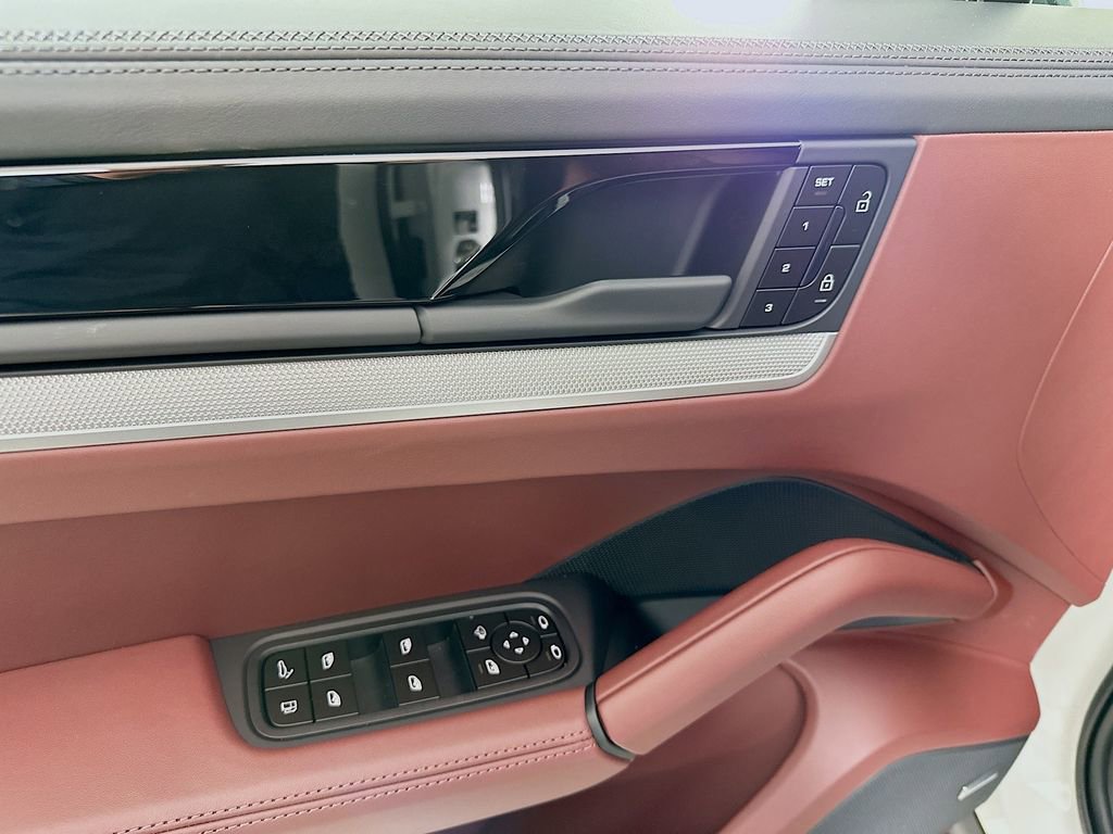 New 2026 Porsche Cayenne E-Hybrid Coupe AWD/4WD image 19
