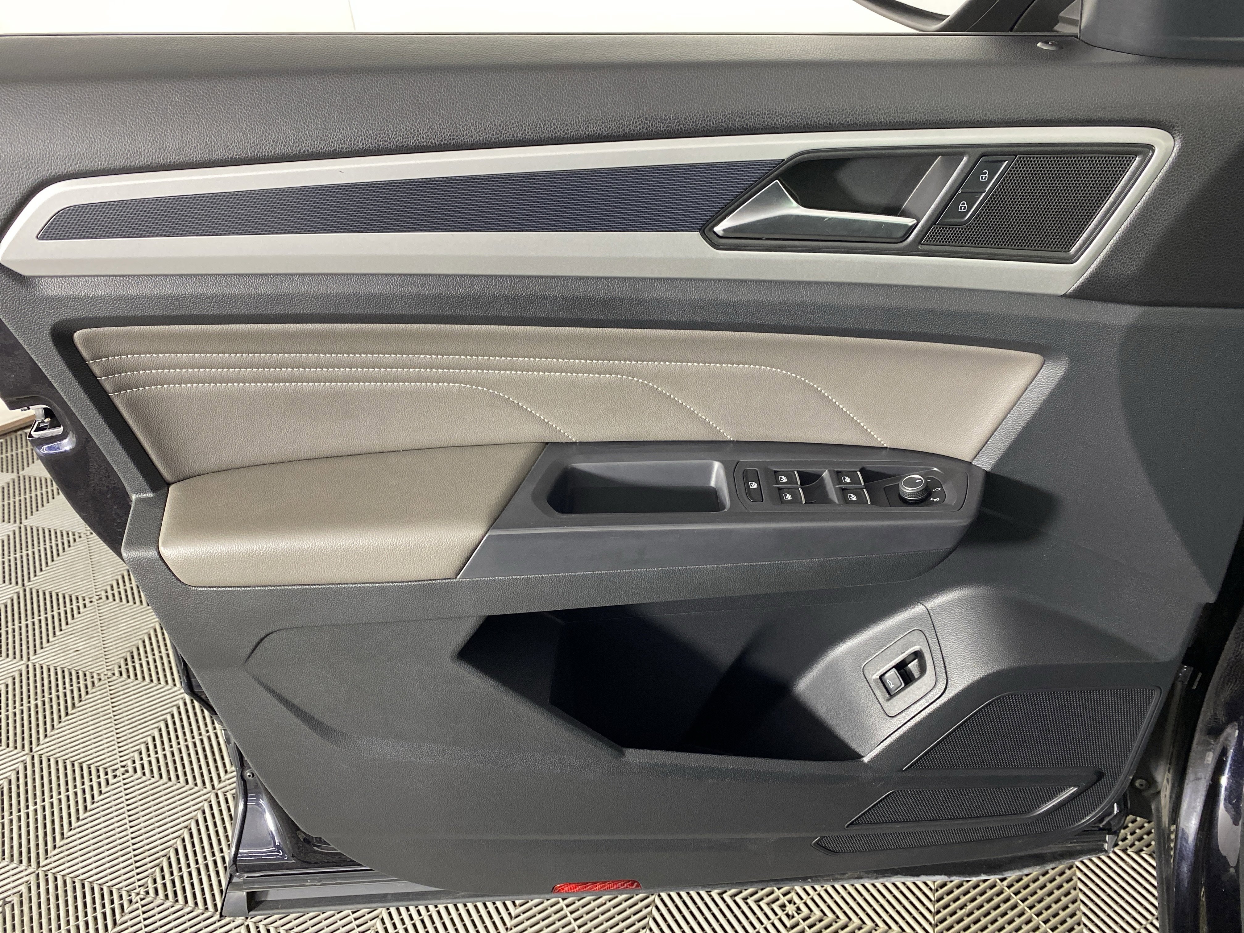 Used 2021 Volkswagen Atlas SEL R-Line image 15