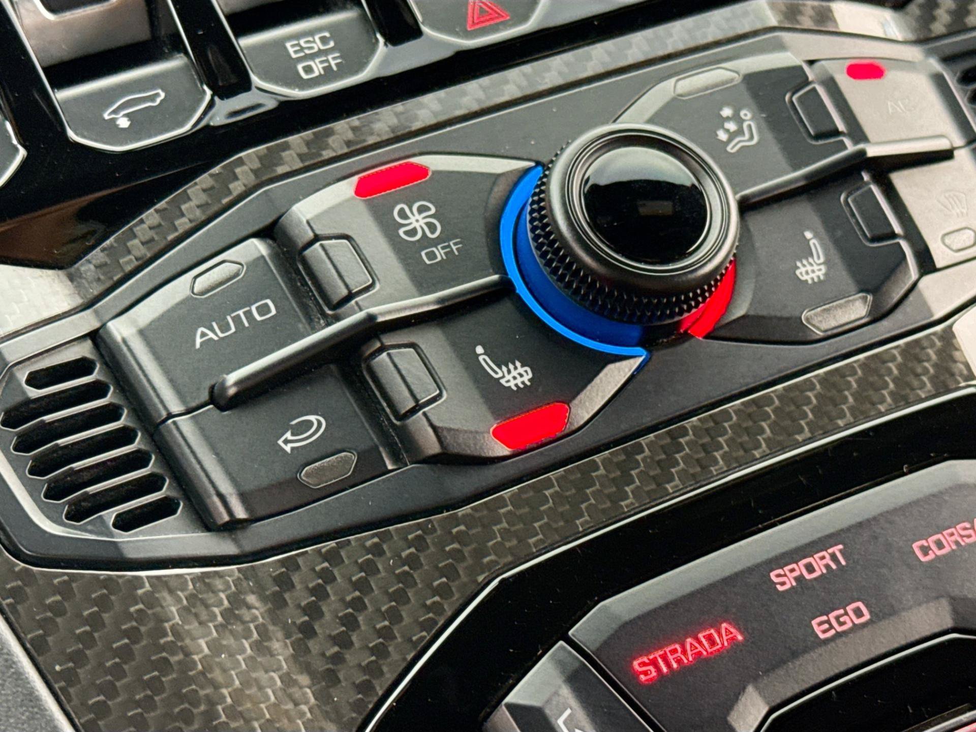 Used 2020 Lamborghini Aventador SVJ AWD/4WD image 28