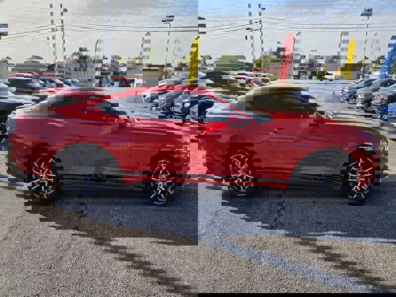 Used 2016 Ford Mustang Premium image 2