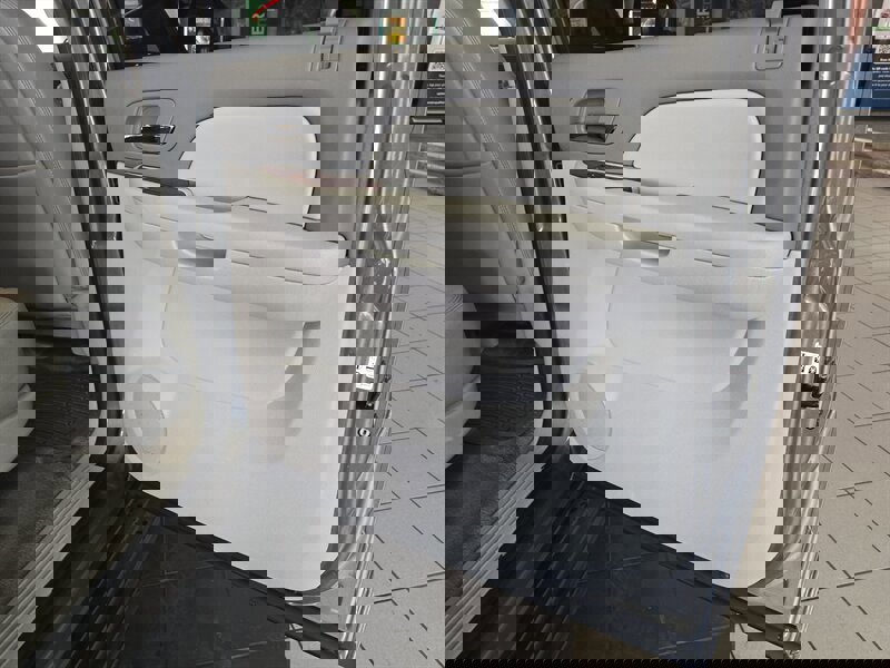 Used 2012 GMC Yukon XL SLT RWD image 19