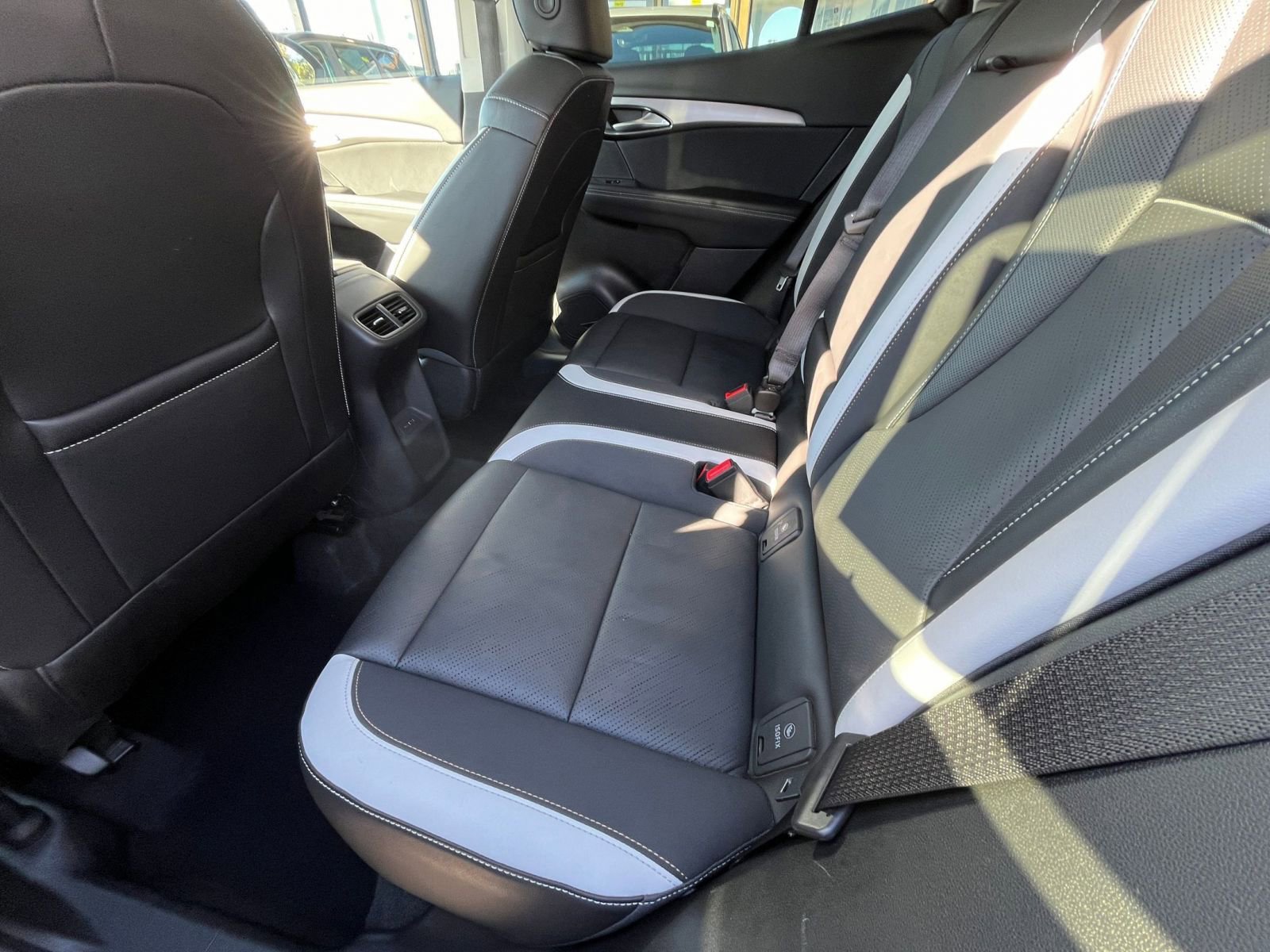 Used 2024 Buick Envision Sport Touring image 25