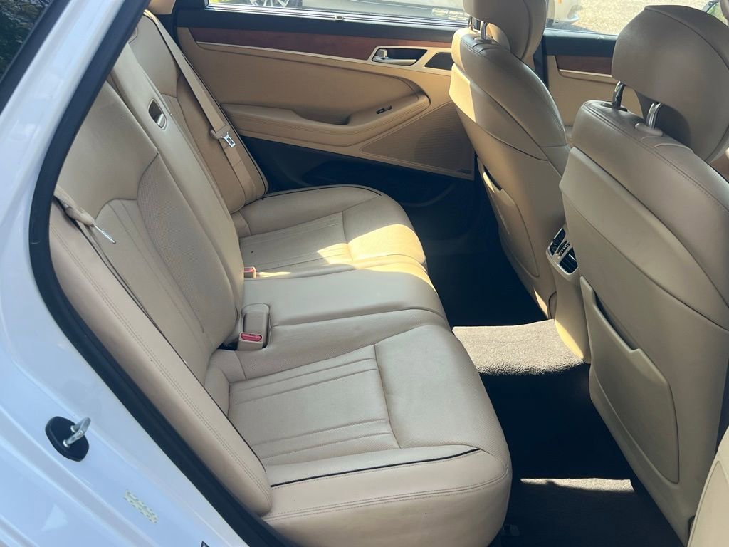 Used 2015 Hyundai Genesis 5.0 RWD image 17
