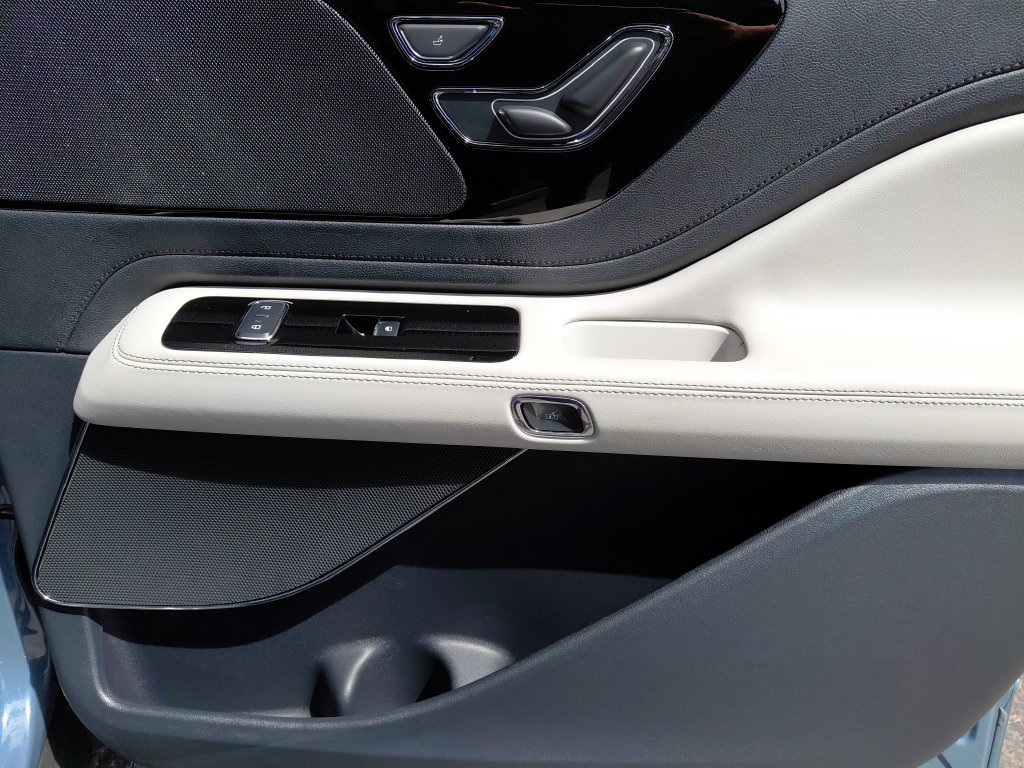 New 2026 Lincoln Aviator AWD w/ Jet Appearance Package image 36