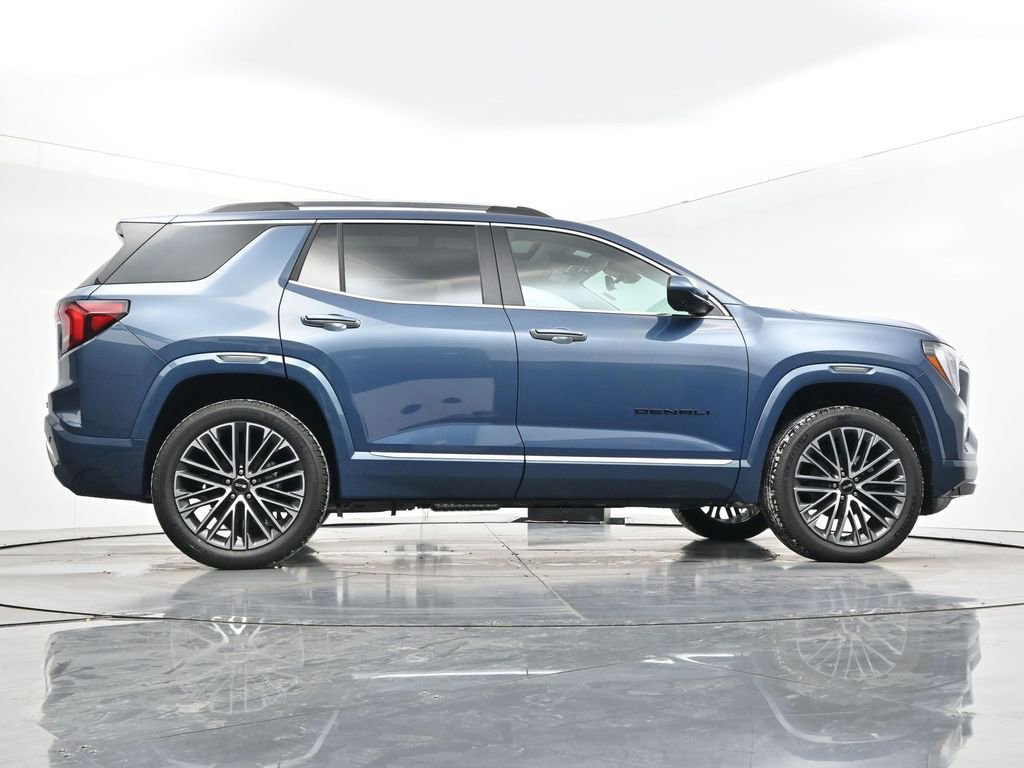 New 2026 GMC Terrain Denali w/ LPO, Black Badging Package image 31