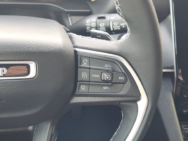 Used 2023 Jeep Grand Cherokee L Laredo RWD image 29