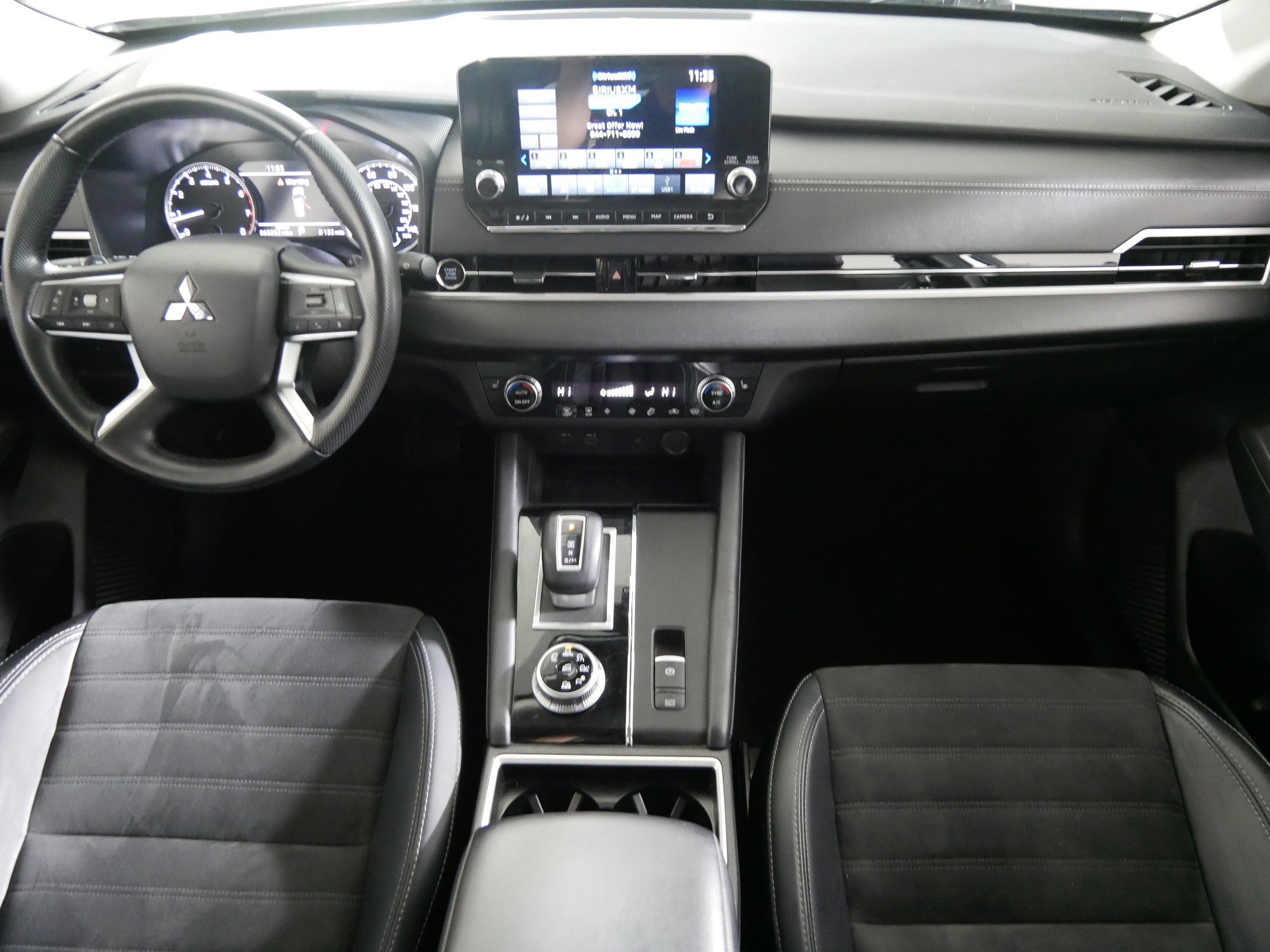Used 2024 Mitsubishi Outlander SE image 10