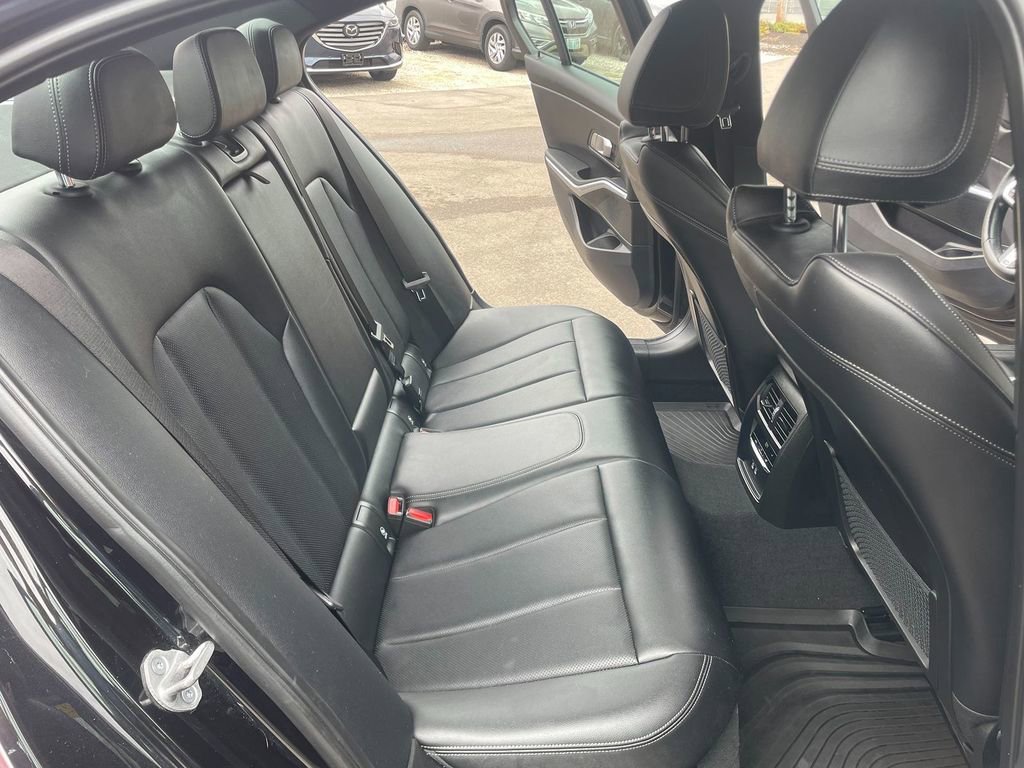 Used 2022 BMW 330i xDrive Sedan w/ M Sport Package image 27