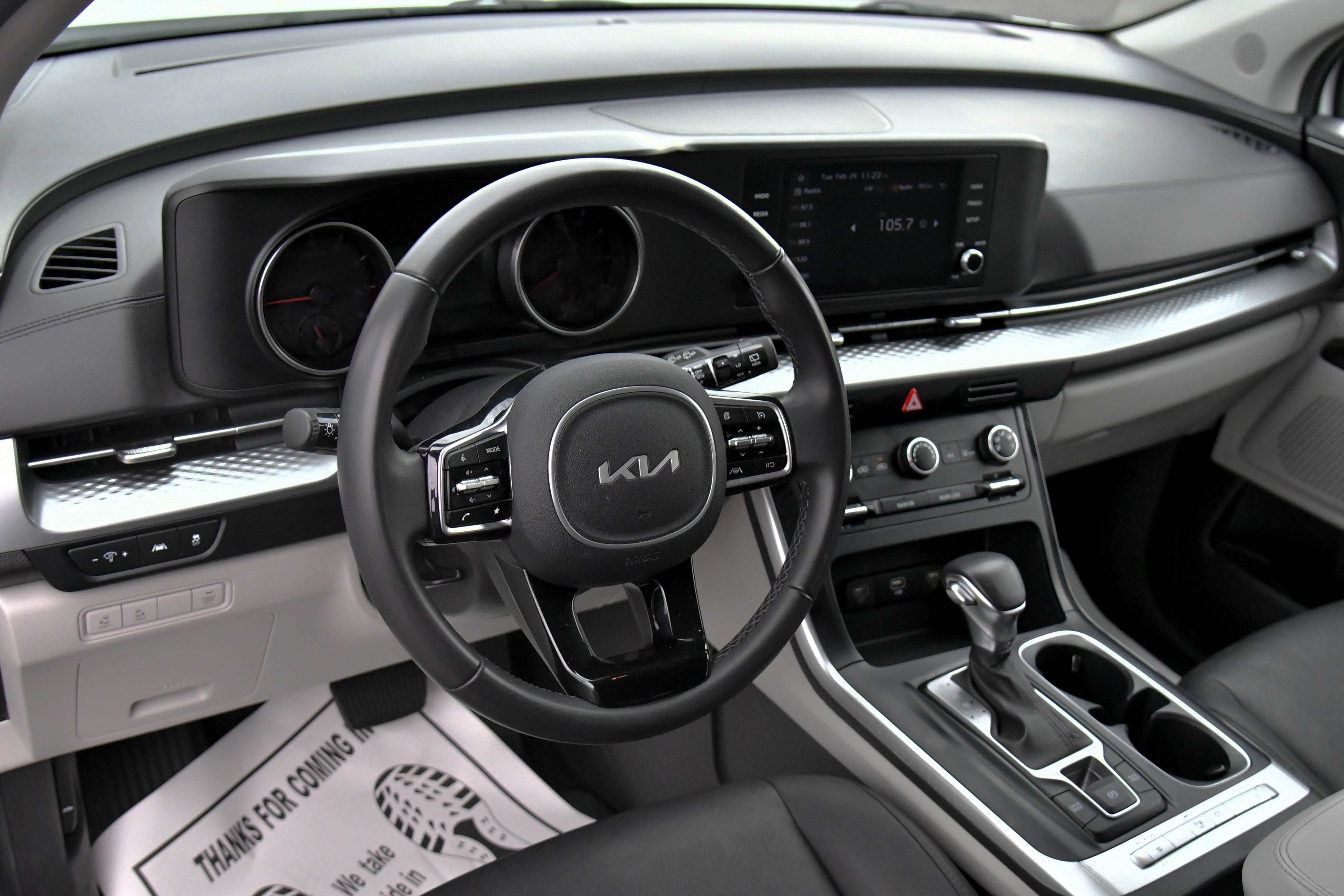 Used 2024 Kia Carnival LX image 16