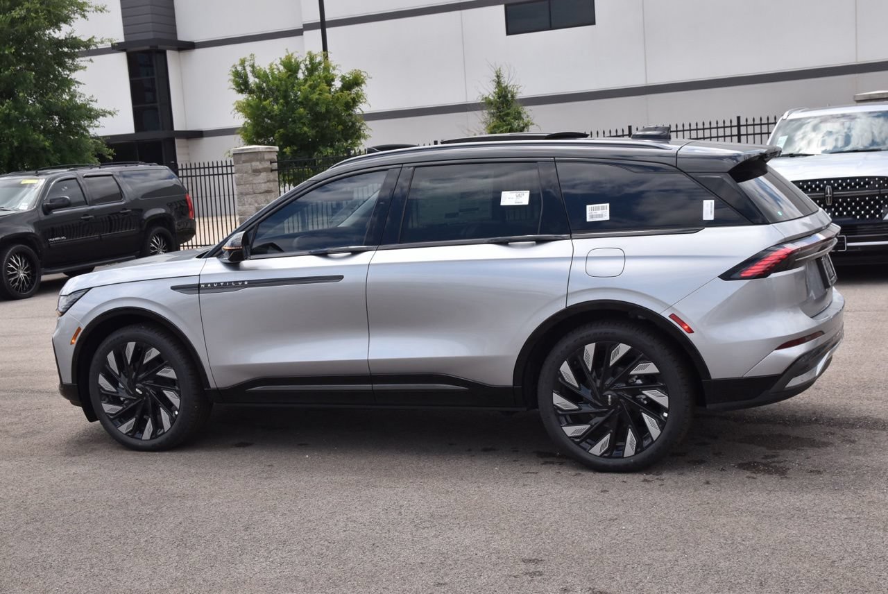 New 2026 Lincoln Nautilus Reserve AWD/4WD image 16