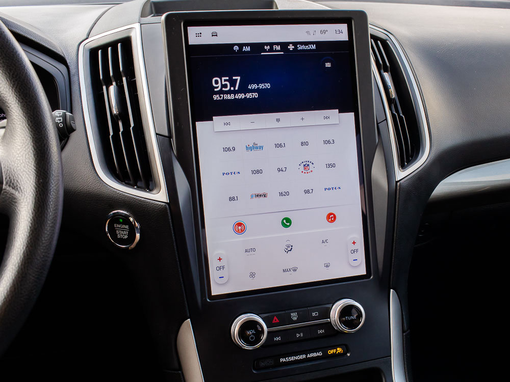 Used 2022 Ford Edge SE w/ Black Appearance Package image 19