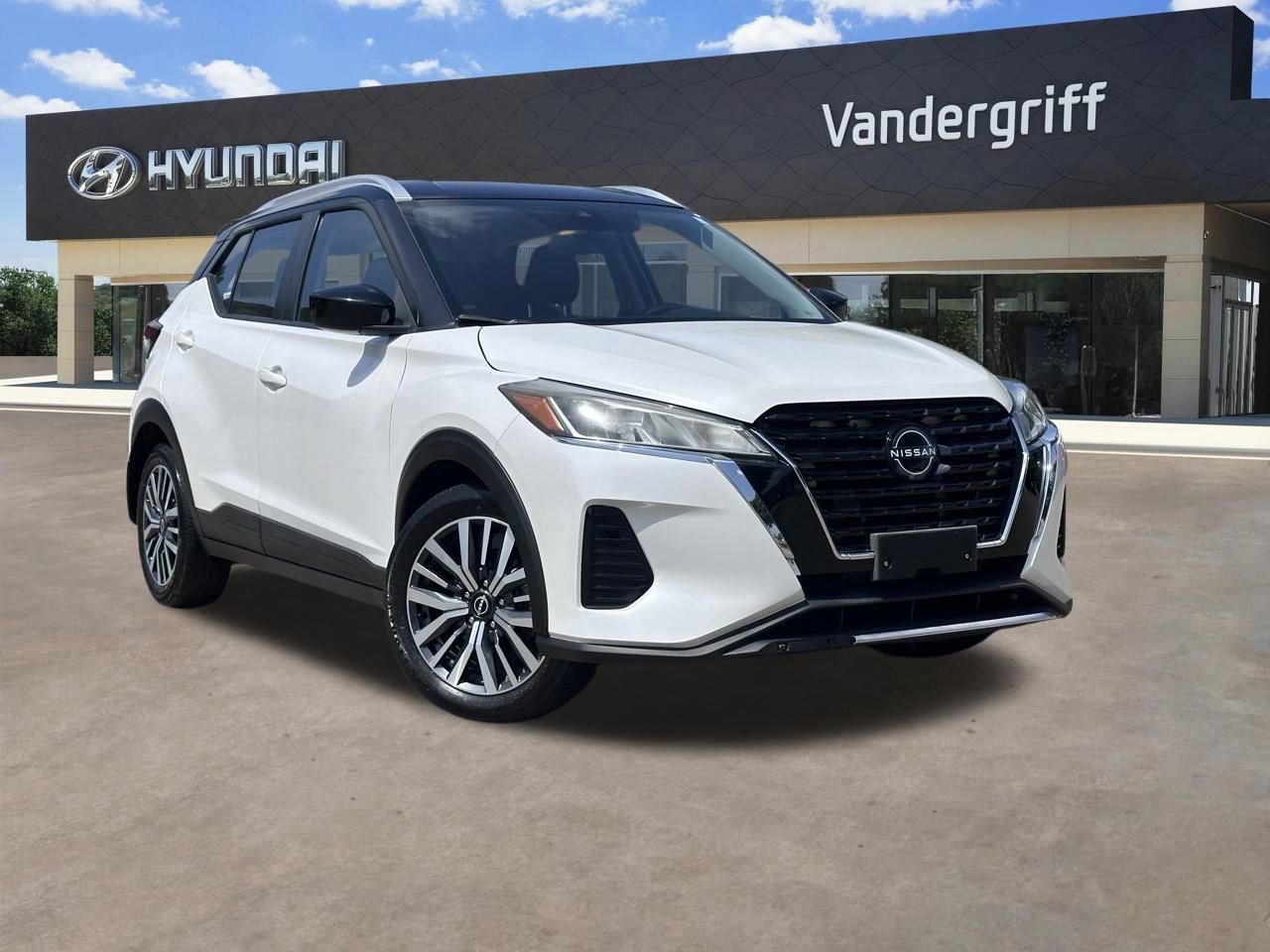 Used 2022 Nissan Kicks SV FWD image 1