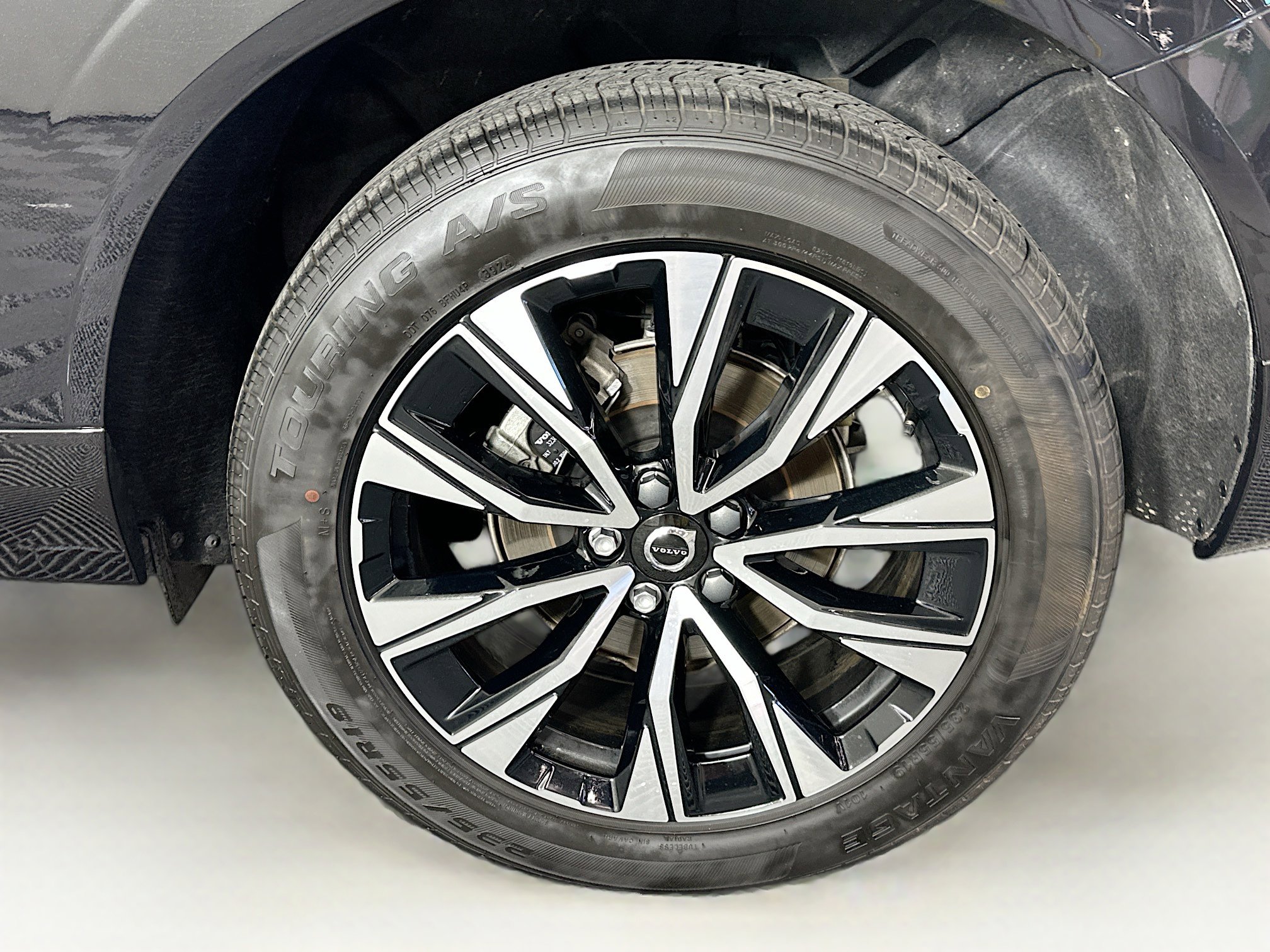 Used 2025 Volvo XC60 B5 Plus image 11
