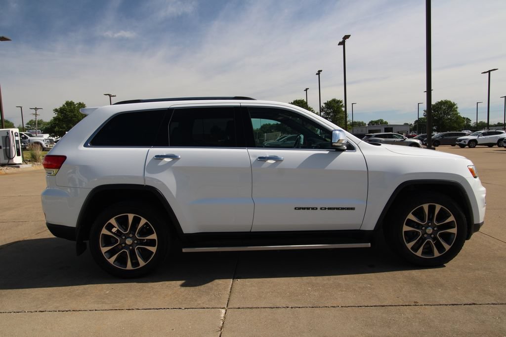 Used 2018 Jeep Grand Cherokee Limited AWD/4WD image 4