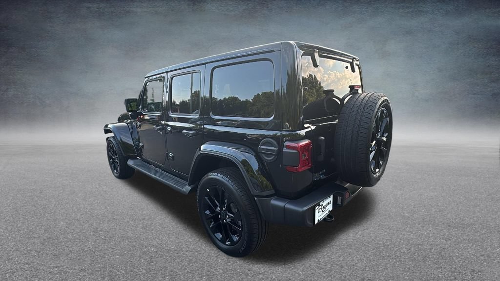 Used 2025 Jeep Wrangler Unlimited Sahara AWD/4WD image 27