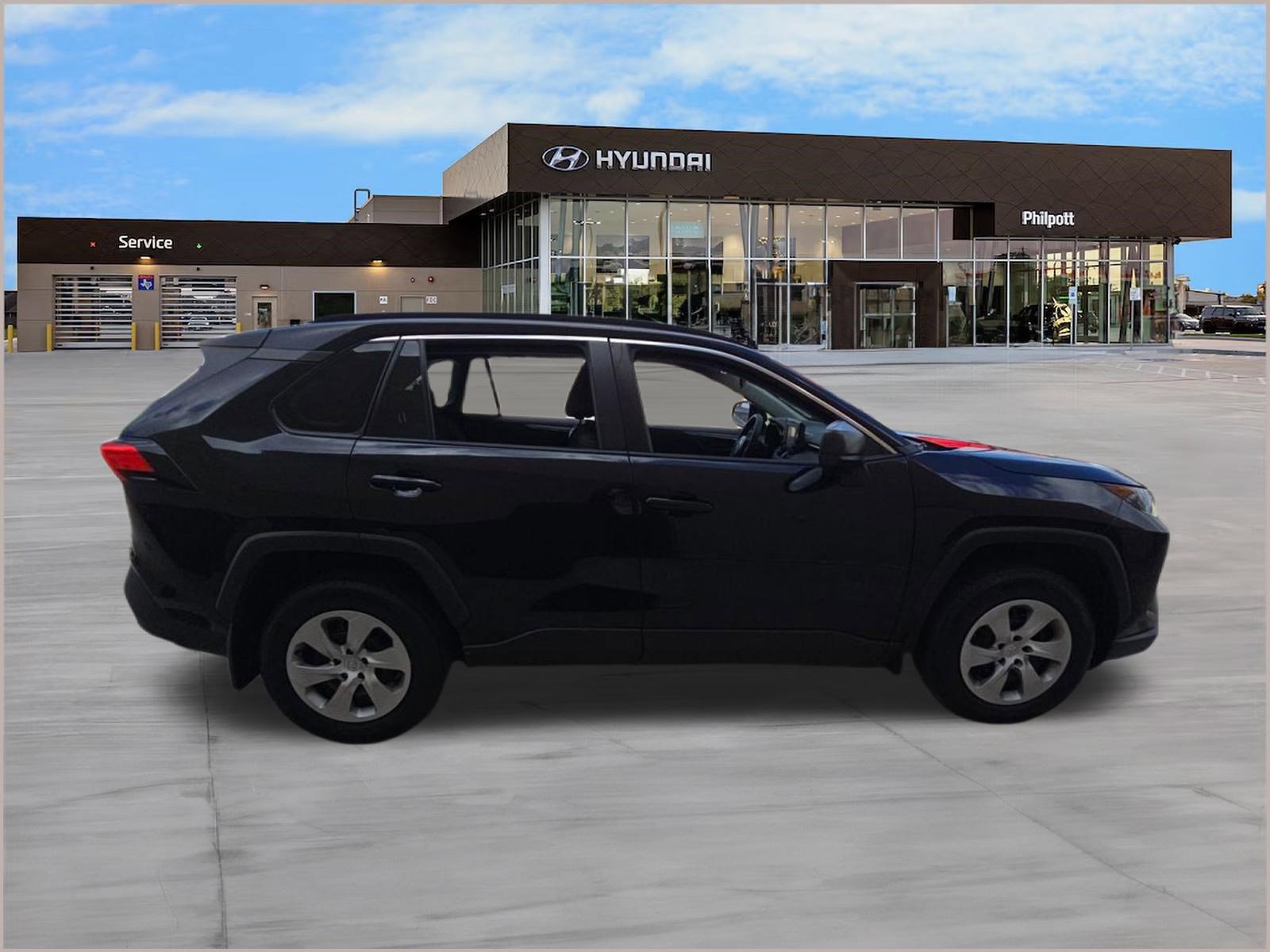 Used 2021 Toyota RAV4 LE image 8