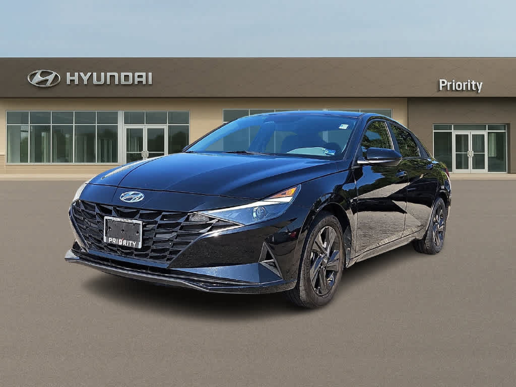 Used 2023 Hyundai Elantra SEL w/ Cargo Package FWD image 1