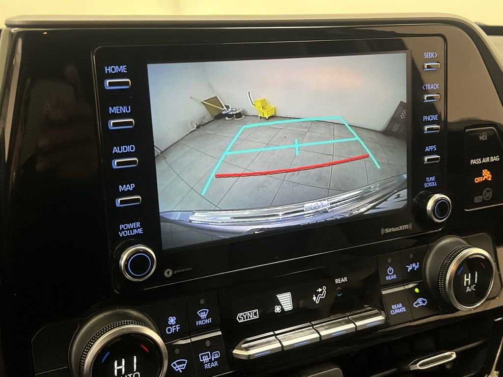 Used 2020 Toyota Highlander L image 17