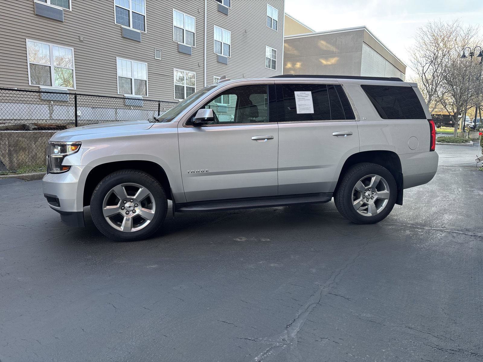 Used 2018 Chevrolet Tahoe LT w/ Luxury Package AWD/4WD image 3
