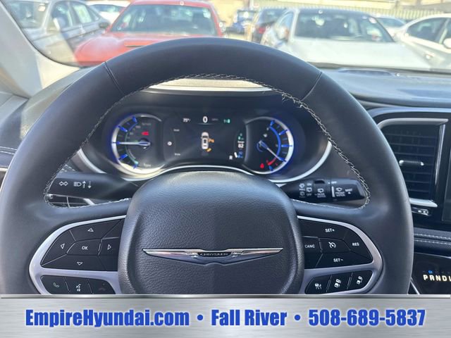 Used 2023 Chrysler Pacifica Touring-L FWD image 29