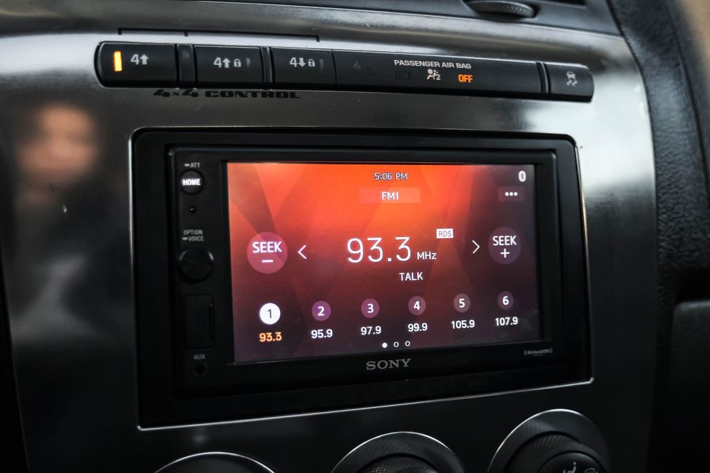 Used 2010 HUMMER H3 Luxury w/ Appearance Package image 27