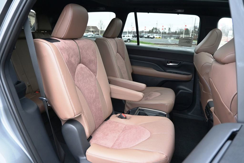 New 2026 Toyota Grand Highlander AWD Hybrid image 18