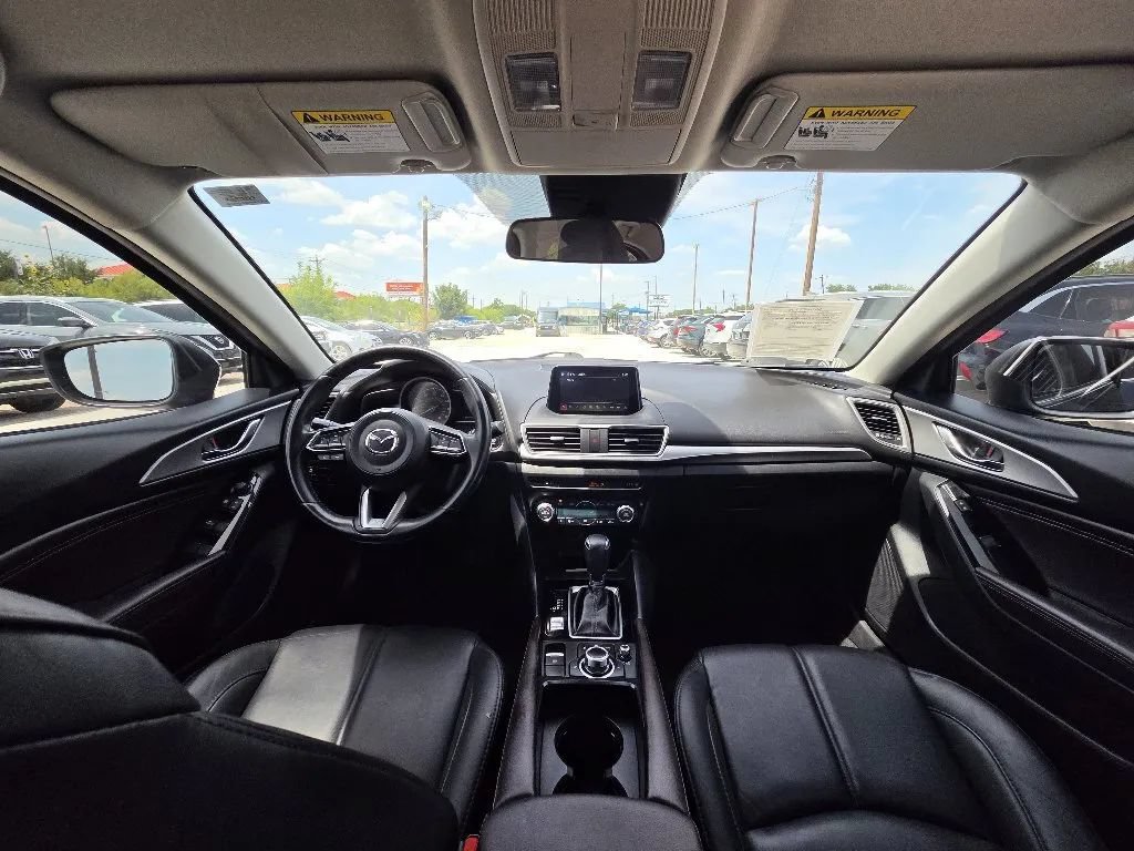Used 2018 MAZDA MAZDA3 Touring FWD image 25