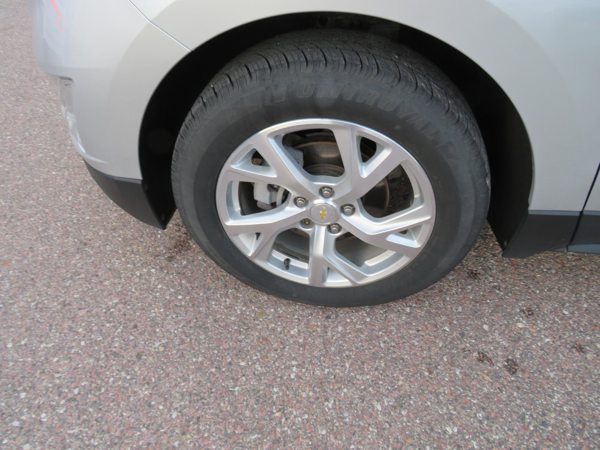 Used 2020 Chevrolet Equinox Premier image 2