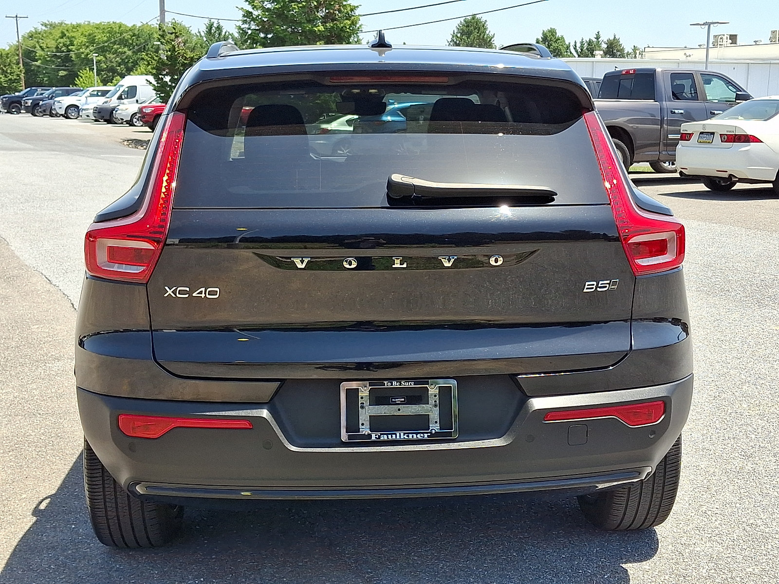 Used 2023 Volvo XC40 B5 Plus w/ Climate Package AWD/4WD image 5