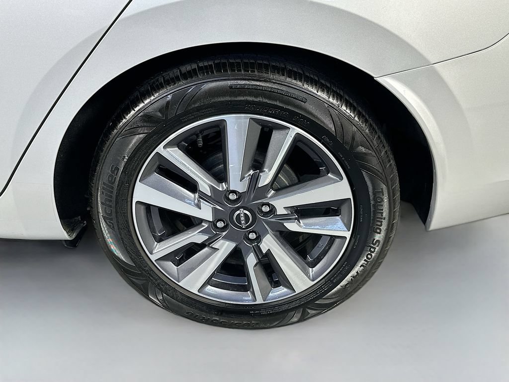 Used 2023 Nissan Versa SV FWD image 33