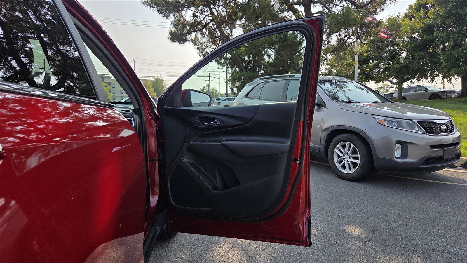 Used 2023 Chevrolet Equinox LT FWD image 32