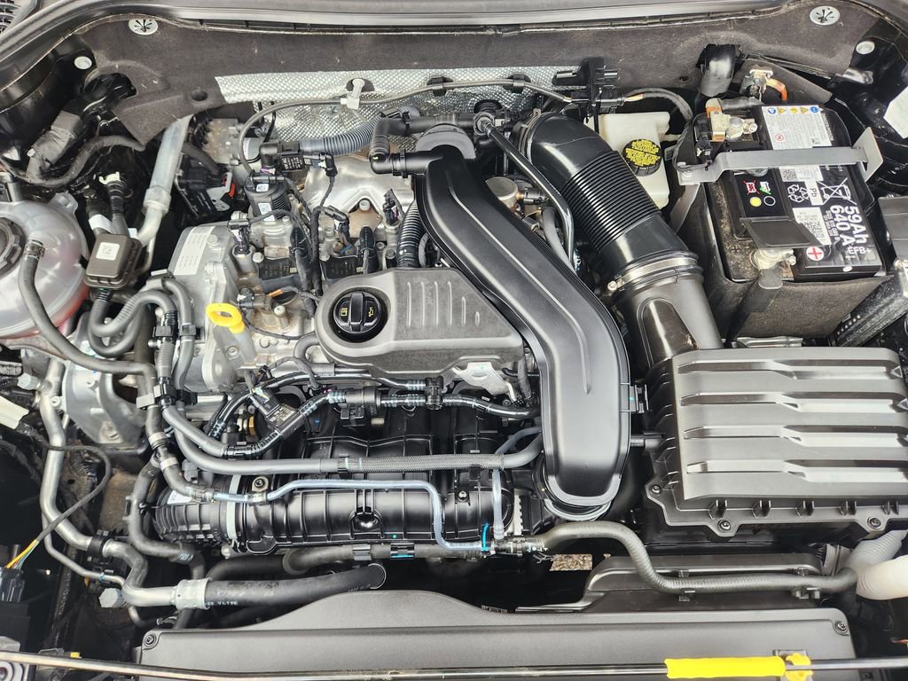 Certified 2024 Volkswagen Taos SE image 16