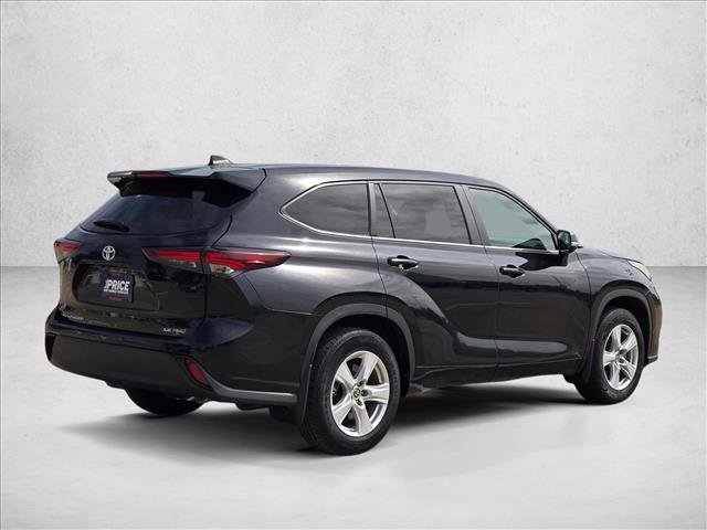 Used 2024 Toyota Highlander LE AWD/4WD image 5