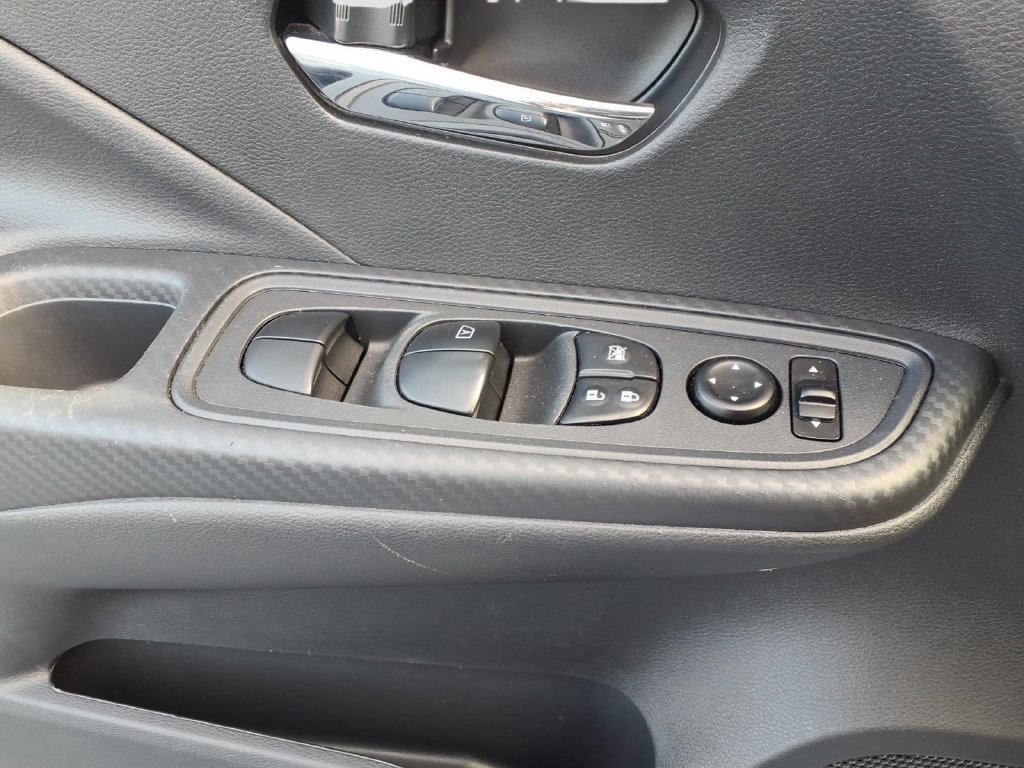 Used 2025 Nissan Versa SV FWD image 22