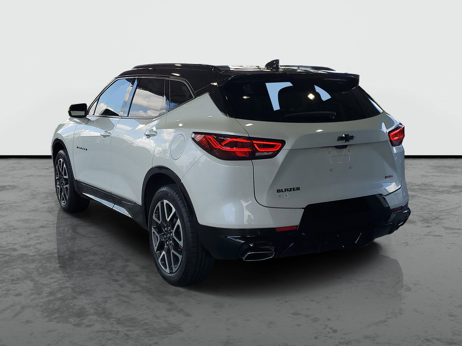 Used 2024 Chevrolet Blazer RS w/ Driver Confidence II Package FWD image 3