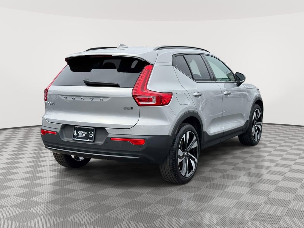 Used 2023 Volvo XC40 B5 Plus w/ Protection Package Premier AWD/4WD image 4