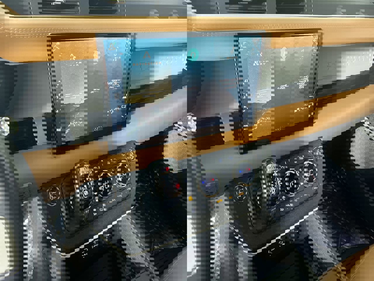 Used 2023 Land Rover Defender 130 SE AWD/4WD image 24