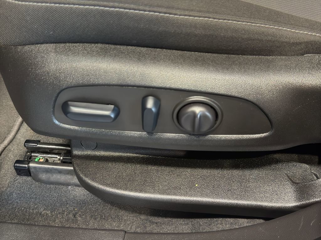 Used 2025 Chevrolet Blazer LT image 16