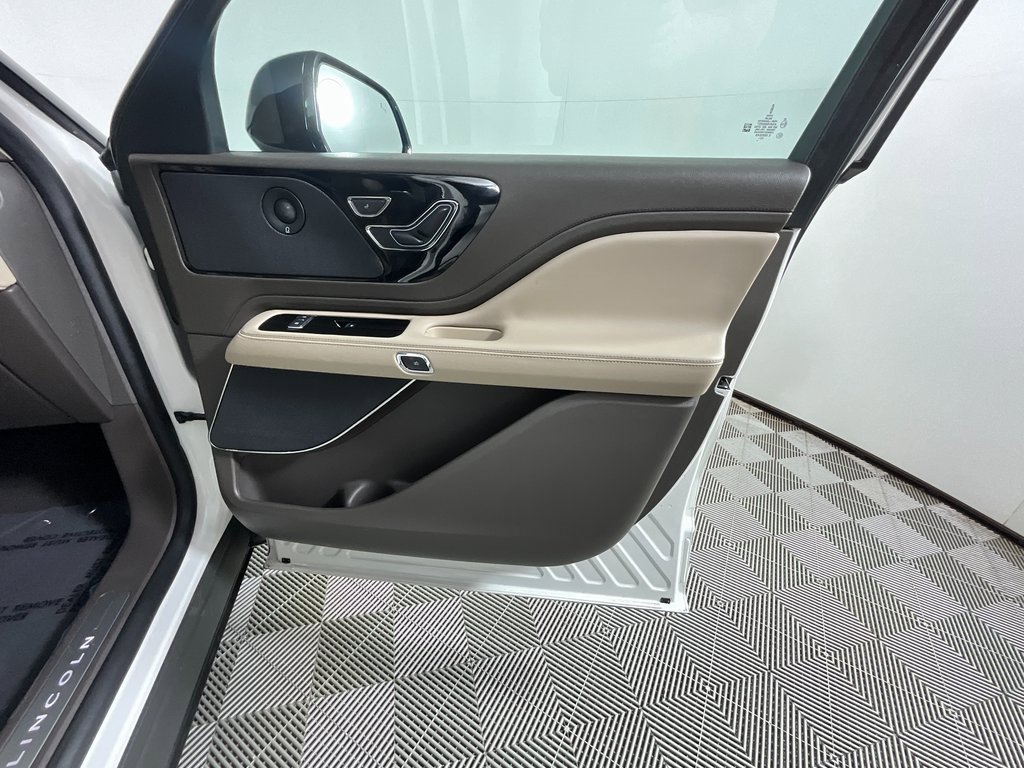 Certified 2024 Lincoln Aviator Reserve w/ Jet Package image 21