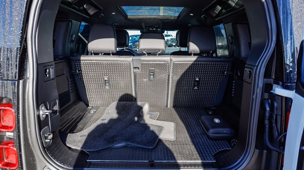 Used 2024 Land Rover Defender 110 X-Dynamic SE image 27